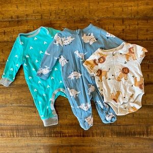 ⚡️3/$20 Set of baby boy outfits - Lot of newborn sizes - Bundle of Dino, Lion